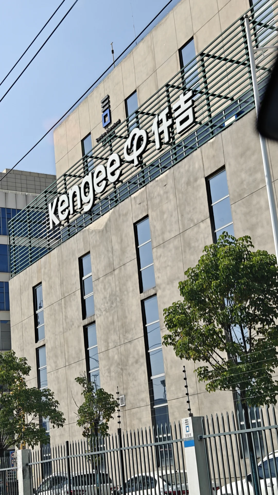 来仟吉“透明工厂”看小白人儿啦~