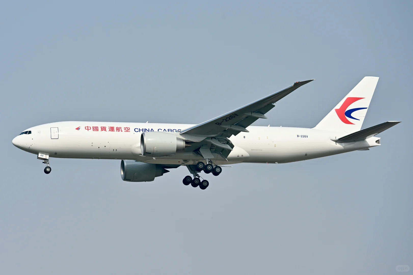 中货航最新接收一架77L落地PVG