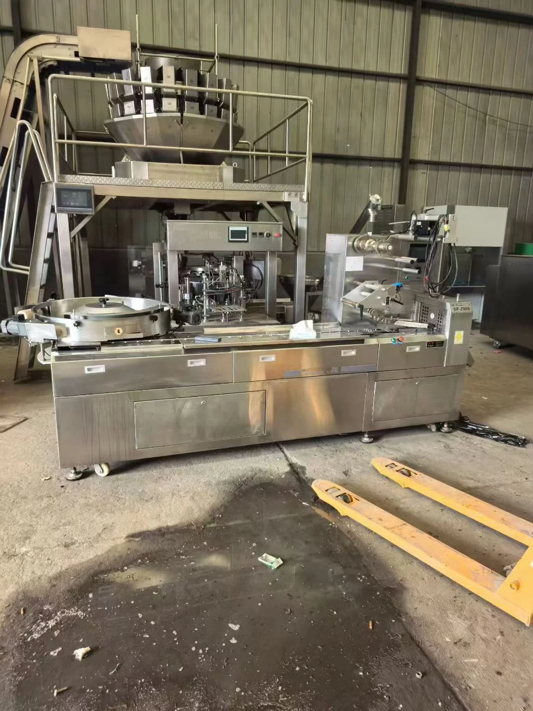 现货一台800型里料盘糖果包装机