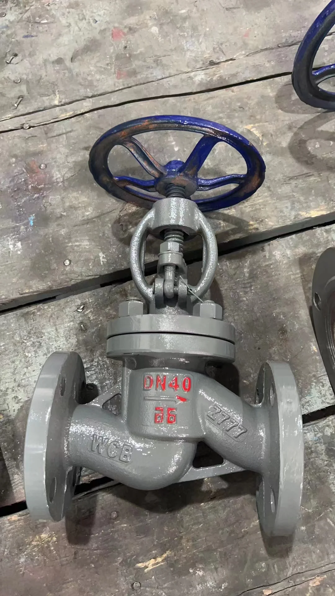 铸钢法兰截止阀，坚固耐用，是管道系统中的关键控制元件。采用优质铸钢材料，保证了阀门的高强度和耐腐蚀性能。其精确的截止功能，能有效控制流体的通断，广泛应用于化工、石油、电力等行业的流体管道系统中。 面对