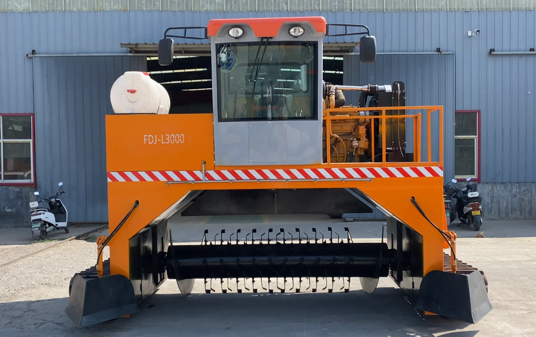 为何履带式翻堆机能成为“田间主角”？