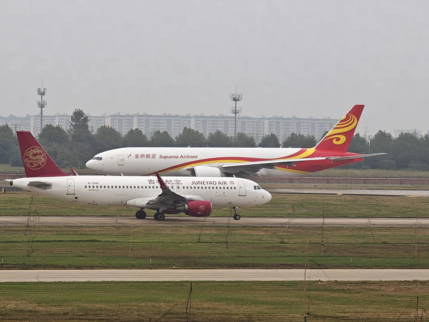 金鹏航空第一架B777F全货机