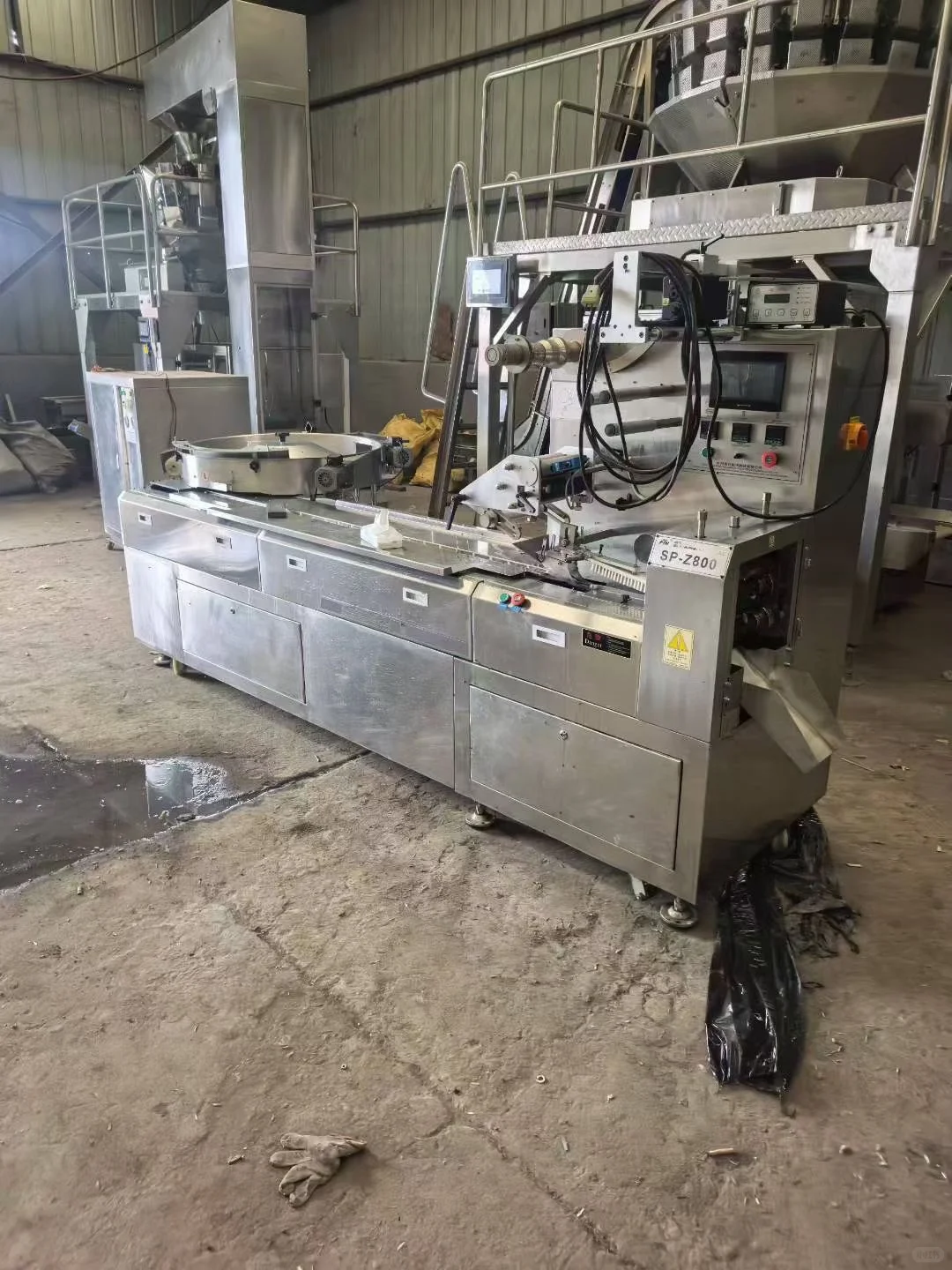 现货一台800型里料盘糖果包装机