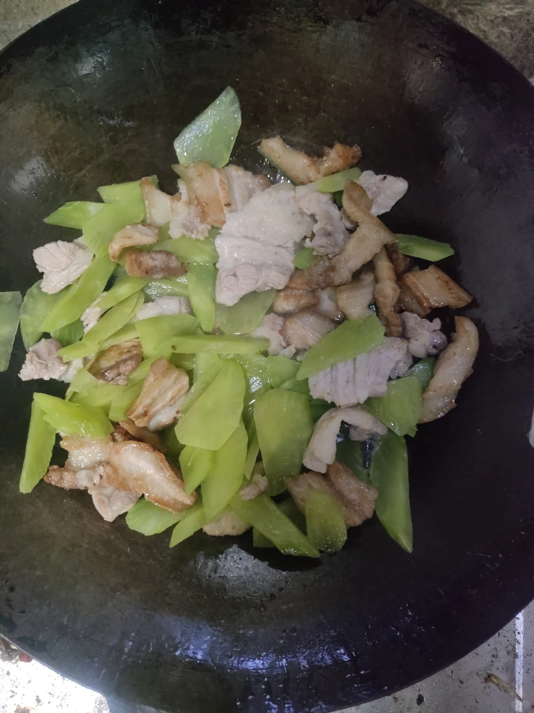 今晚炒个窝笋炒肉，有人想吃吗