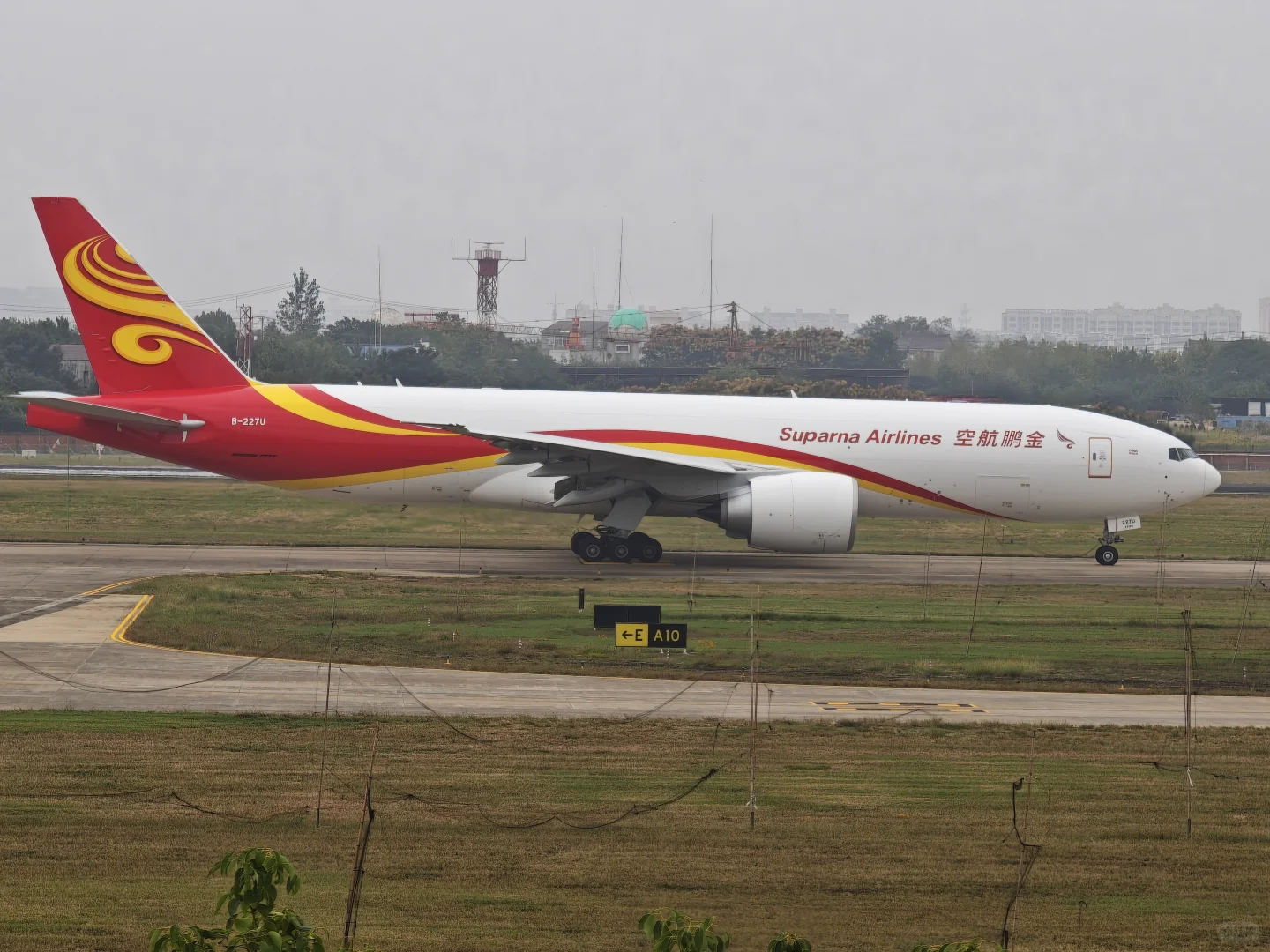 金鹏航空第一架B777F全货机