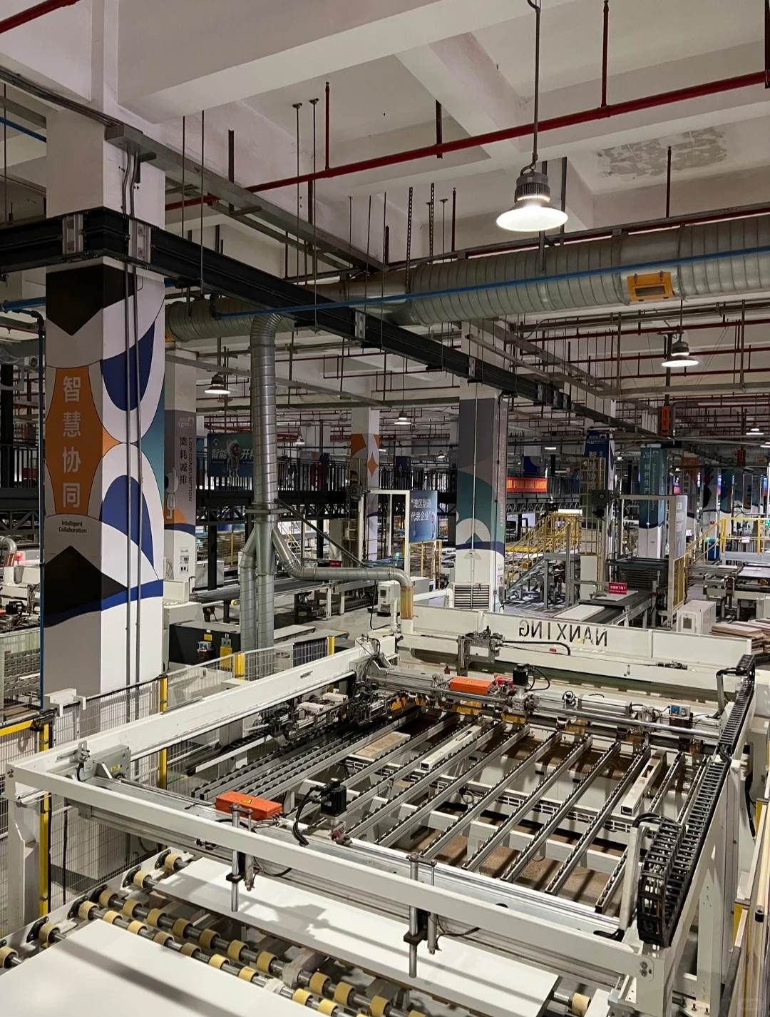 揭秘索菲亚4.0工厂!机器比人多?