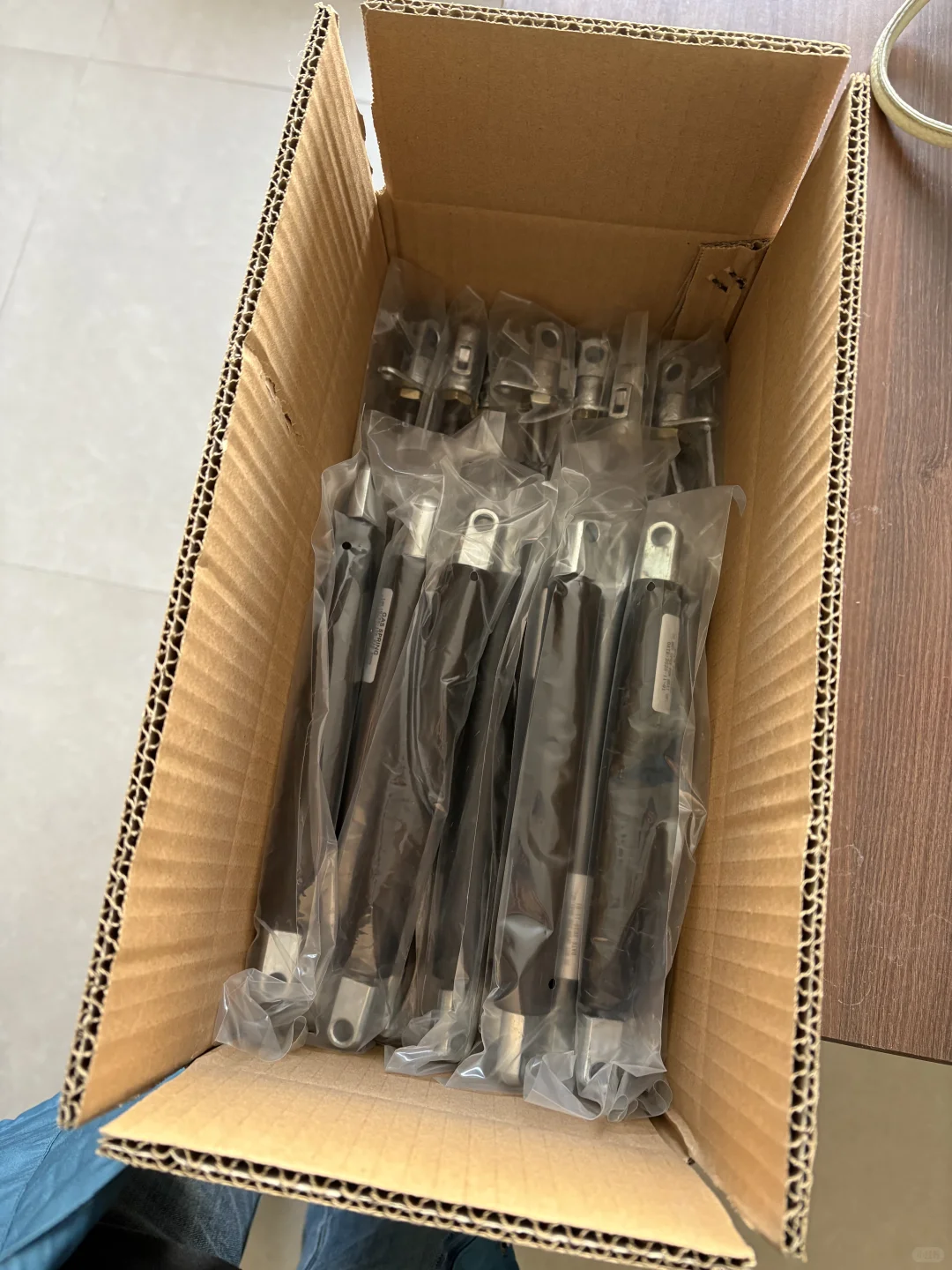 救命！我爸让我把厂里的气弹簧挂上网卖?