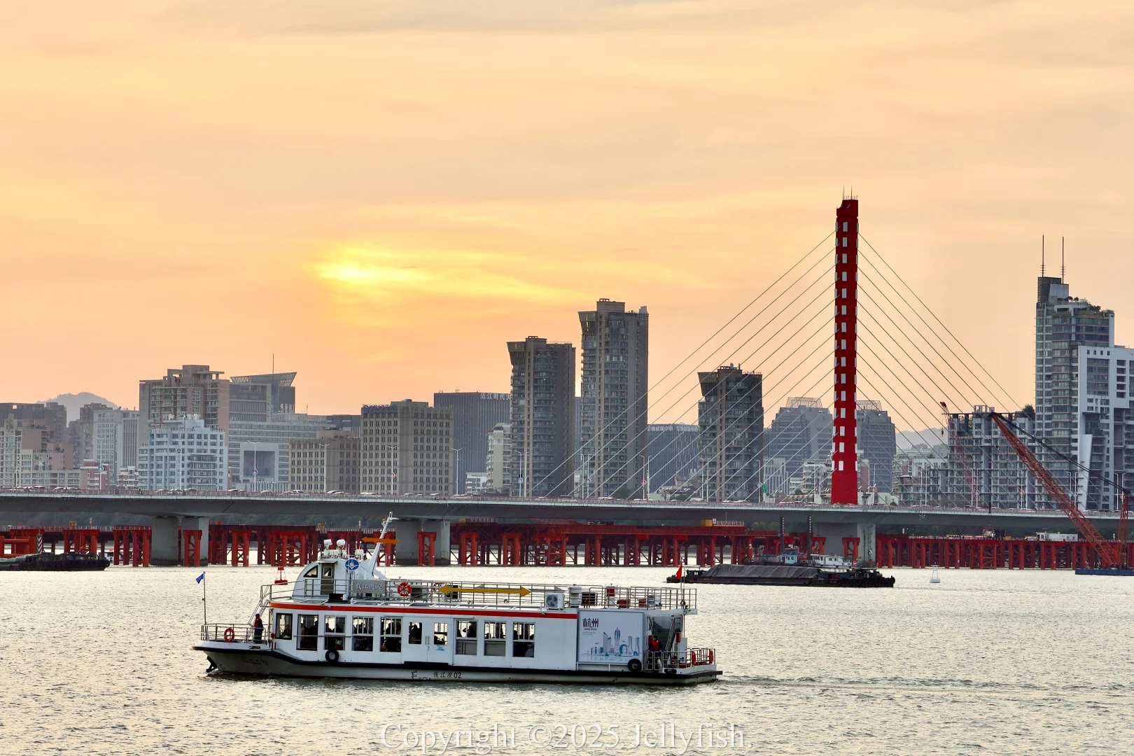 钱江三桥临时轮渡 运营首日随摄