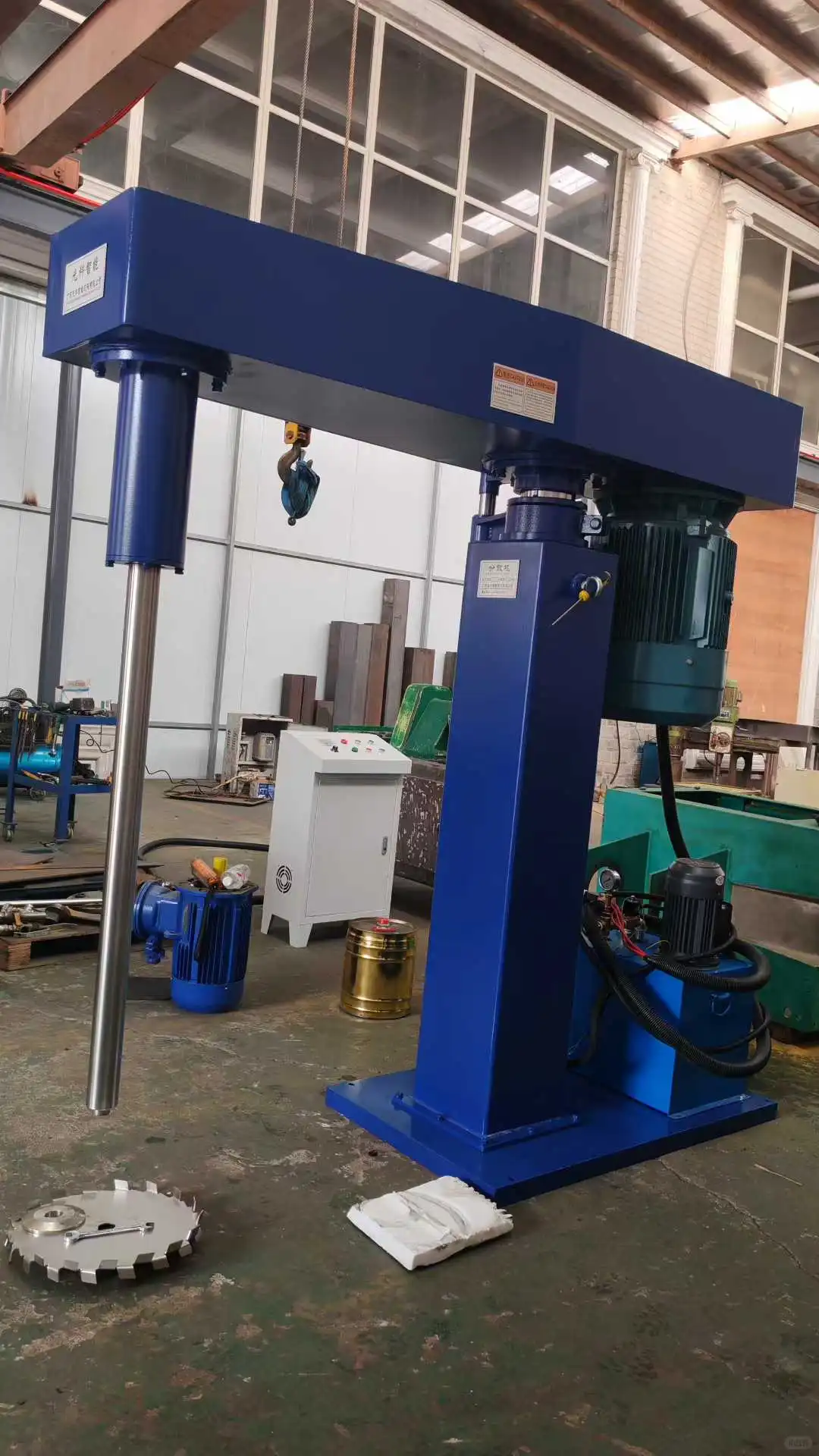 一台高速分散机居然给配五个拉缸！