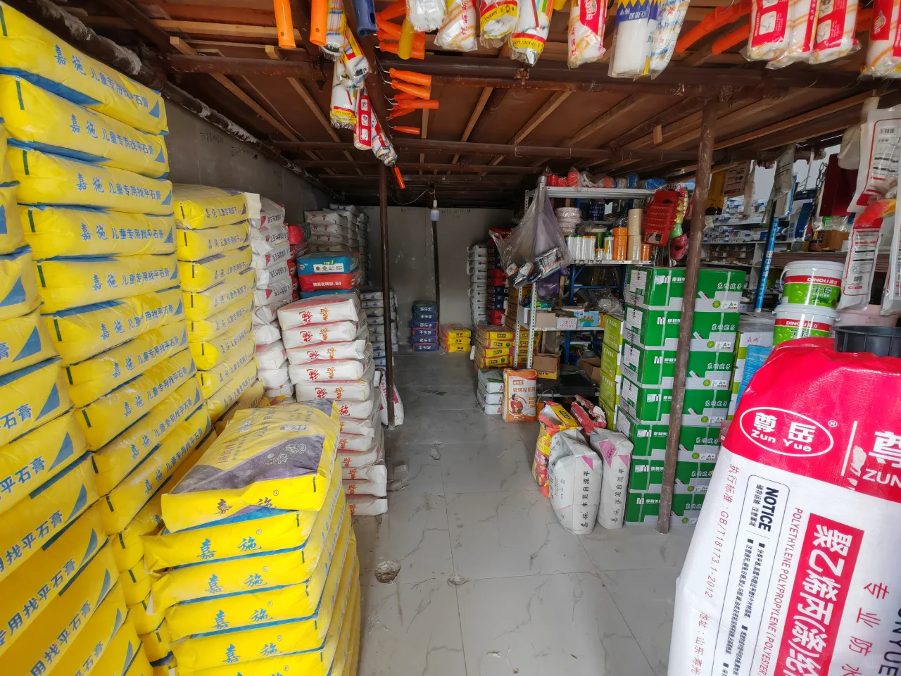 XSY多个大型小区，多年五金建材店低价转让