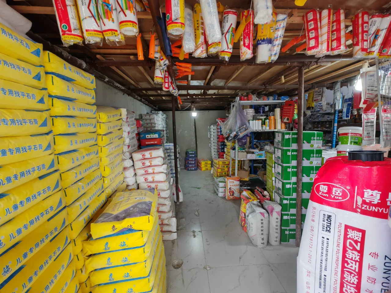 XSY多个大型小区，多年五金建材店低价转让