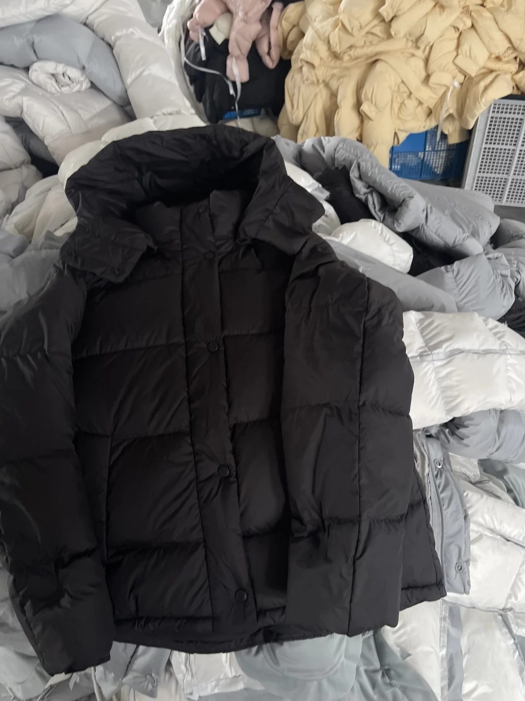 姐妹萌！露系羽绒服工厂实拍live图！快来康康