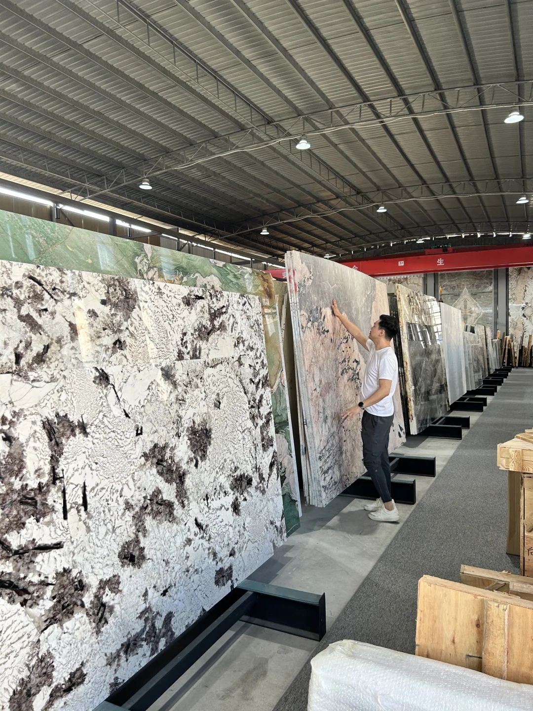 ?探访矿老板搞得奢石工厂