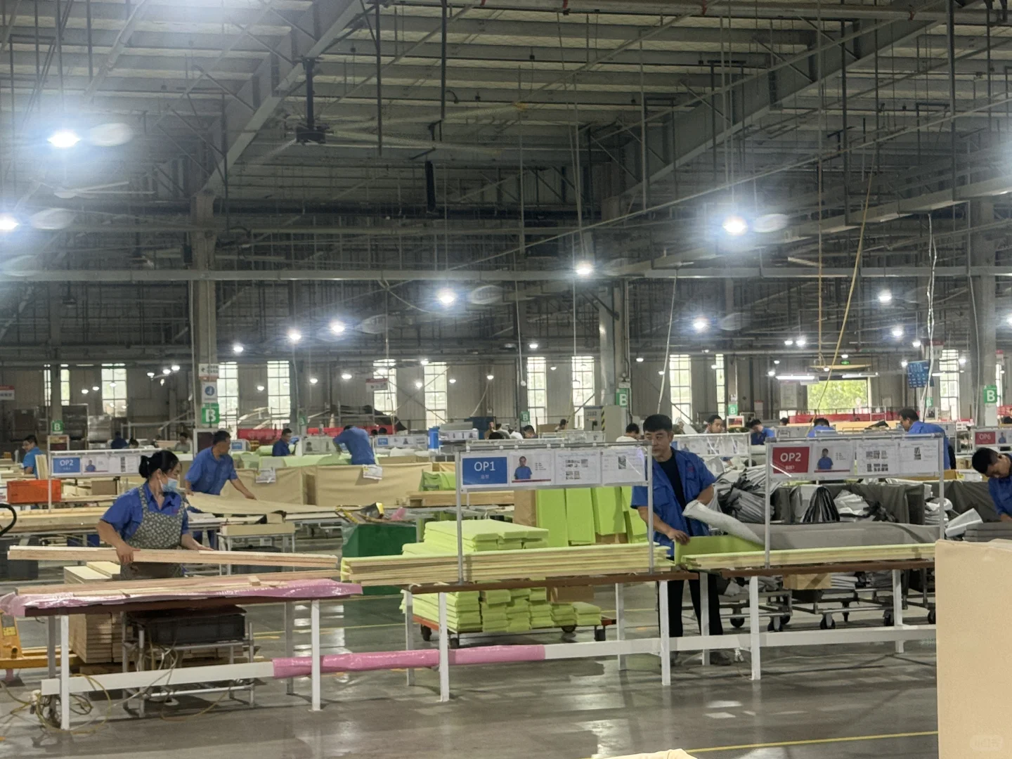 今天带大家走进河北顾家的生产基地