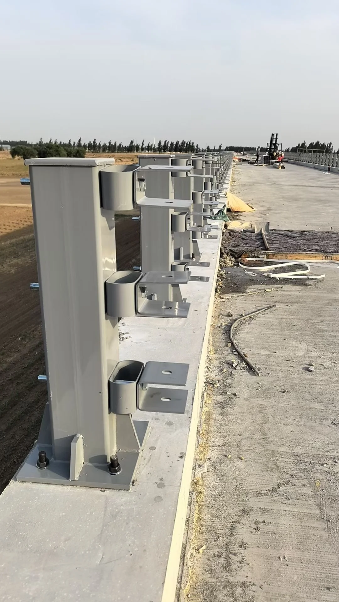 护栏，守护城市安全的坚固盾牌