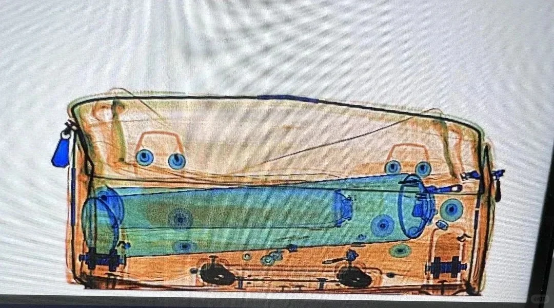 安检仪视角！行李箱里带了啥