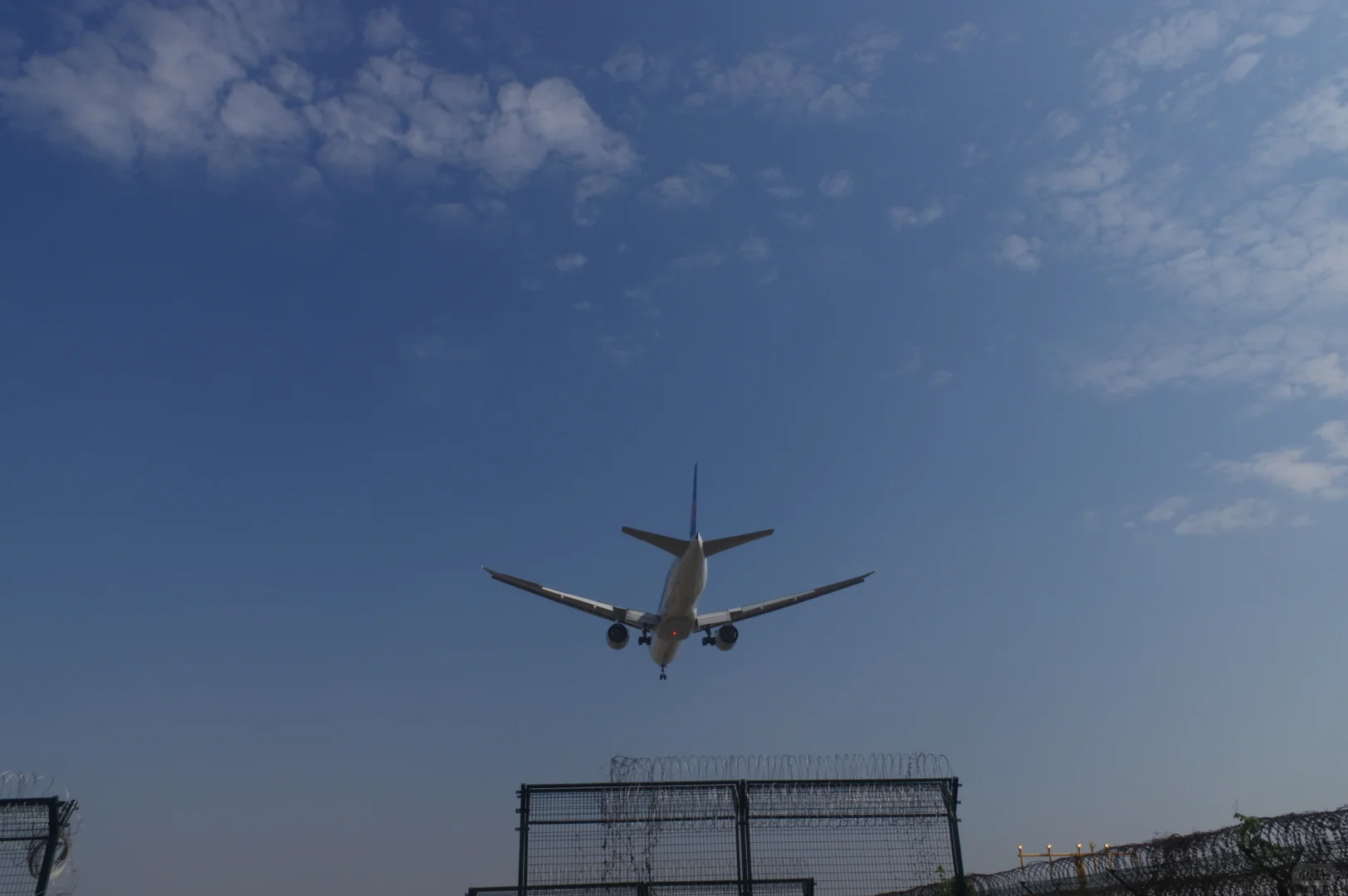 超宽体机降落确实带风