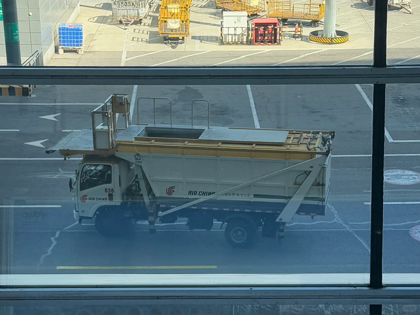 你留意过机场里出现的各种小车?么?