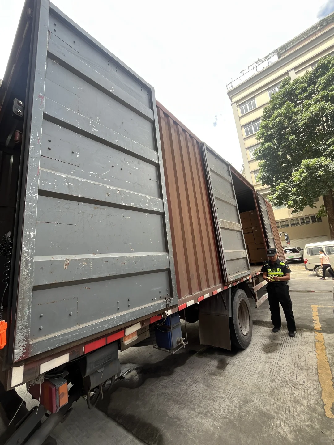 源头灯具工厂出货日常?