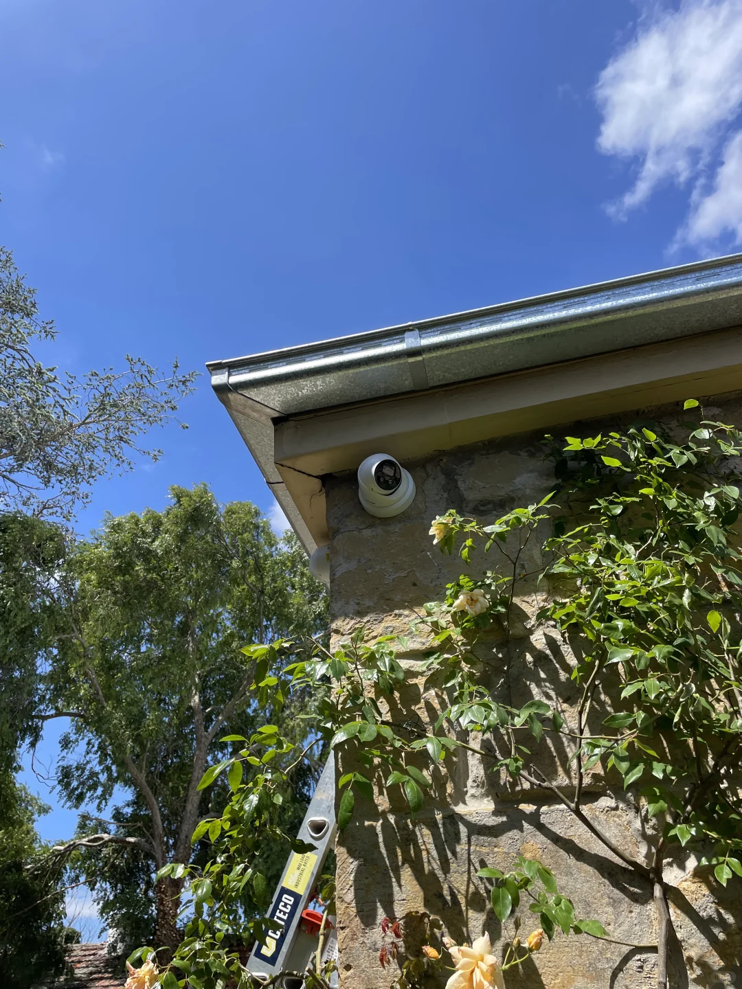 智能监控搭配室内报警器无死角的安防措施