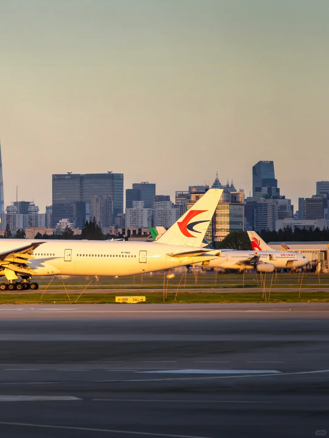 最大双发宽体客机与中国最高楼的合影✈️