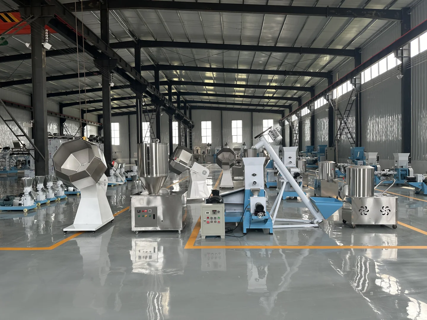 养殖户必备！小型饲料膨化机组！