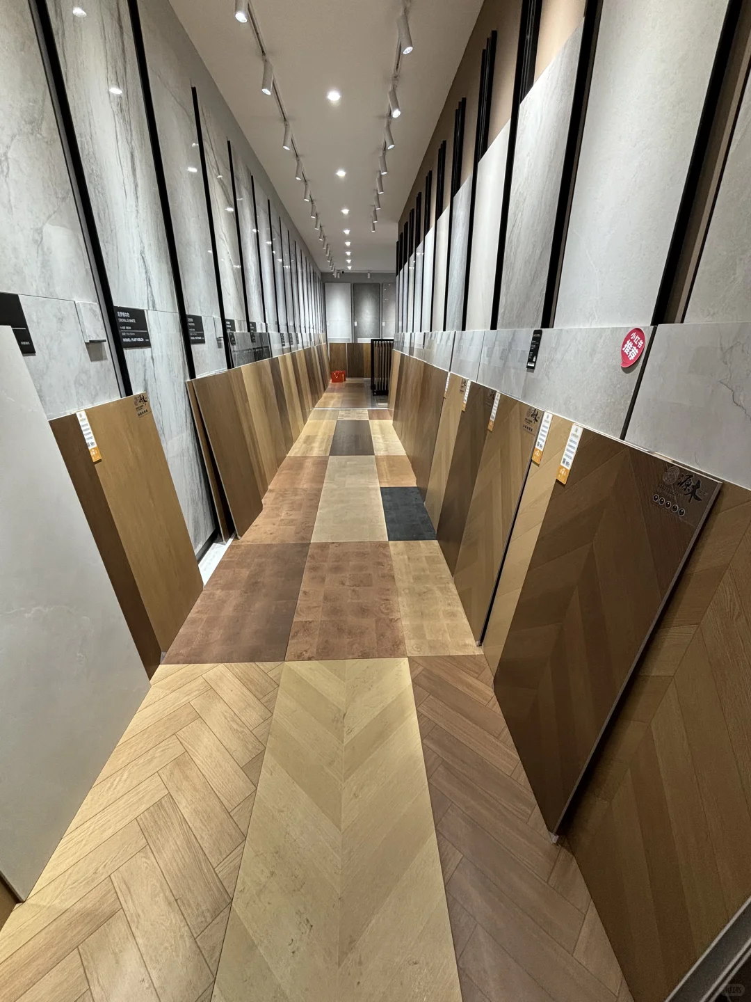 大学生周末勇闯建材城｜中古风瓷砖选购记