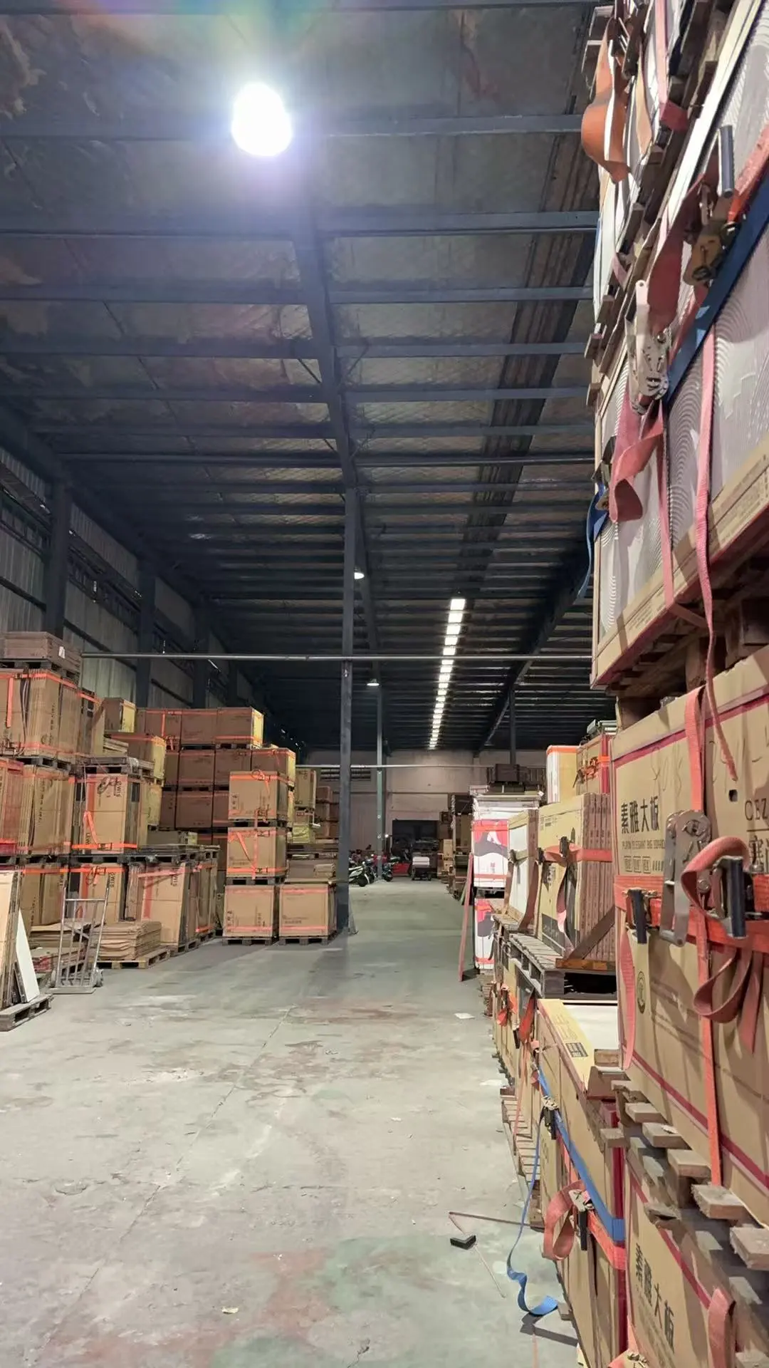 大型瓷砖仓库批发