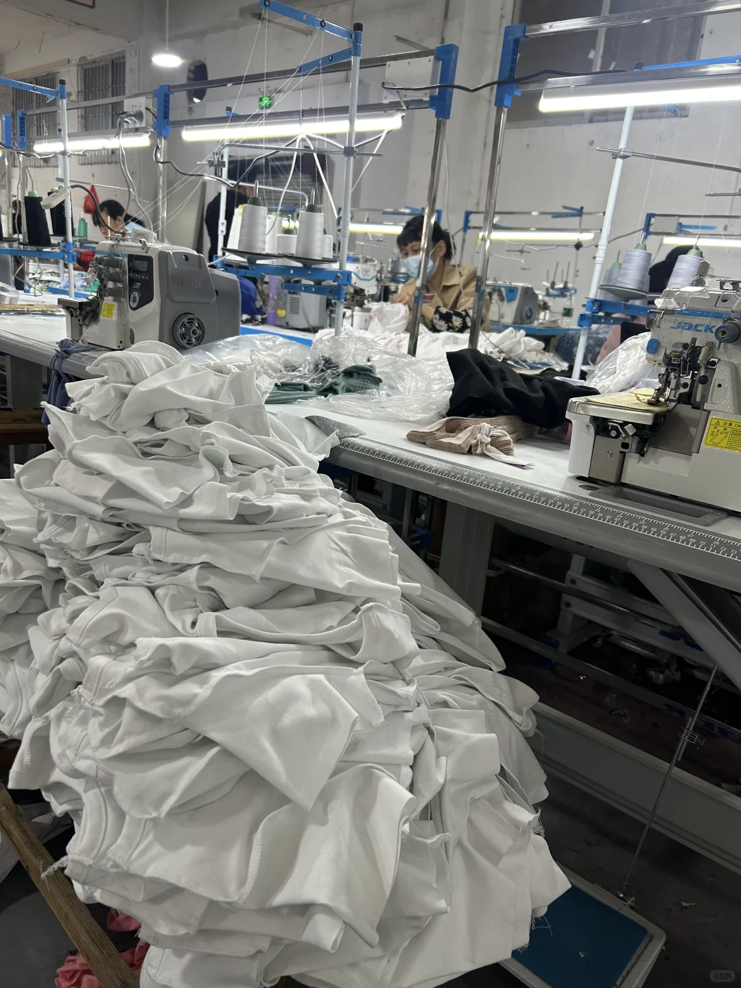 服装这么烂的生意，工厂只能靠卷细节了