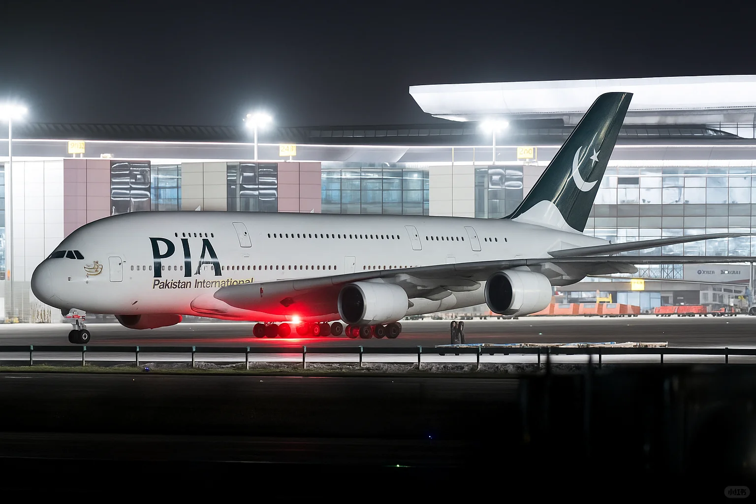 疑似巴基斯坦航空A380清晨窜访西安~