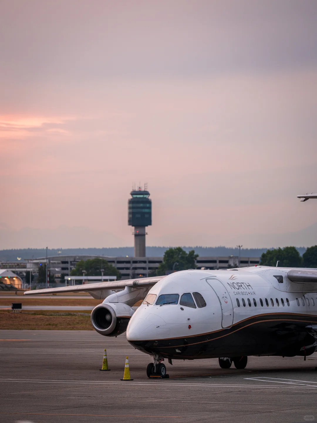 温哥华机场，有一个“官方看飞机平台”