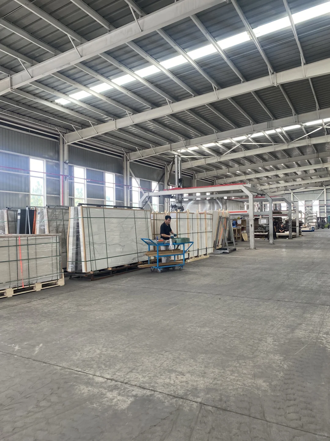 深藏不露，岩板车间靓丽?风景线