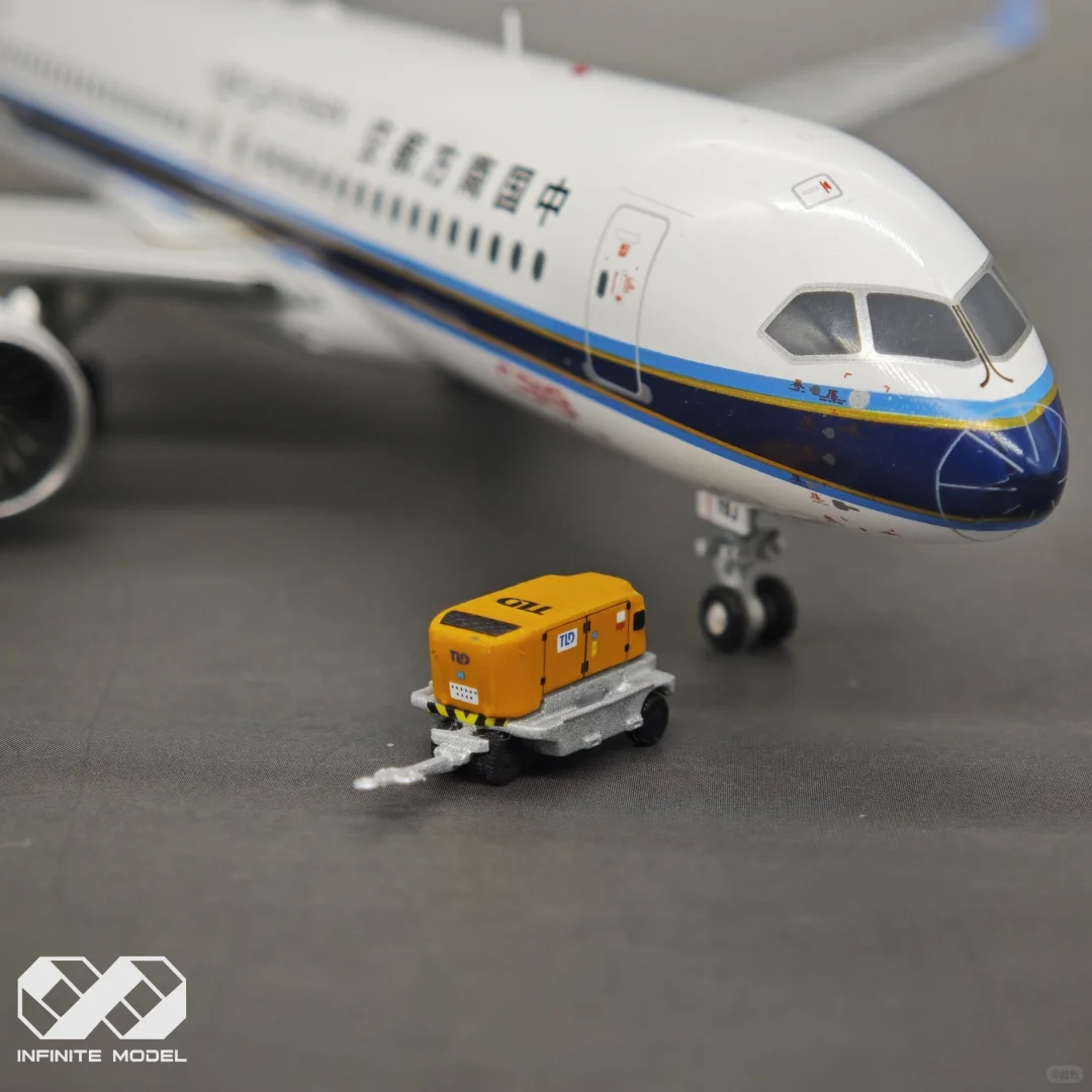 1:200 TLD GPU-409 牵引式地面电源