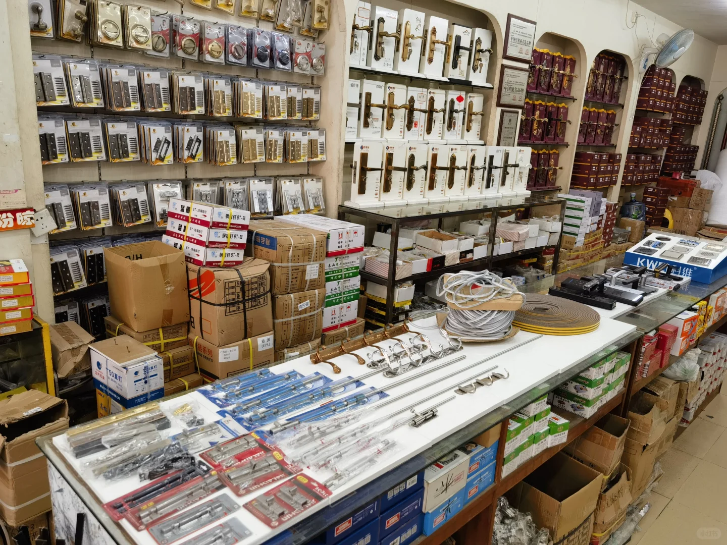 南宁快环建材市场智能锁、机械锁、五金批发