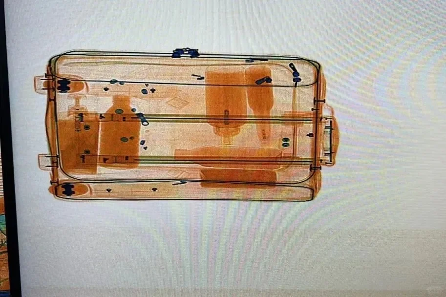 安检仪视角！行李箱里带了啥