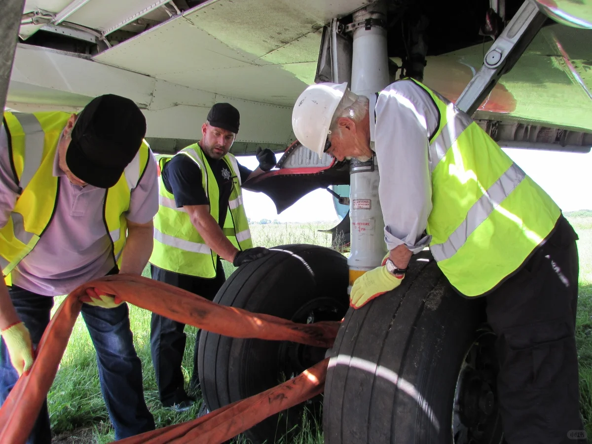 飞机搬移-起落架挂具