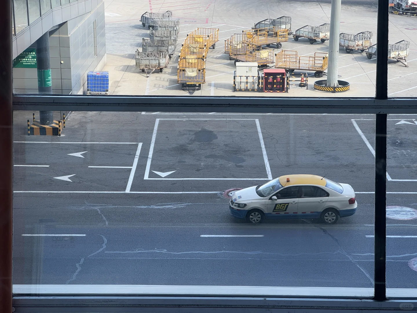 你留意过机场里出现的各种小车?么?