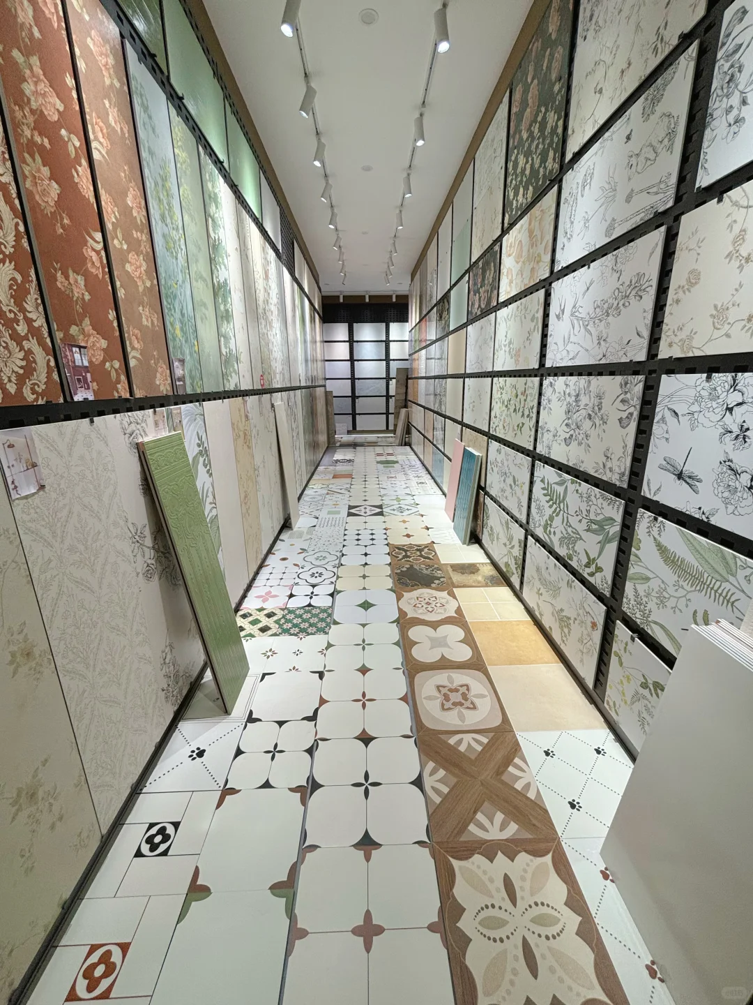 大学生周末勇闯建材城｜中古风瓷砖选购记