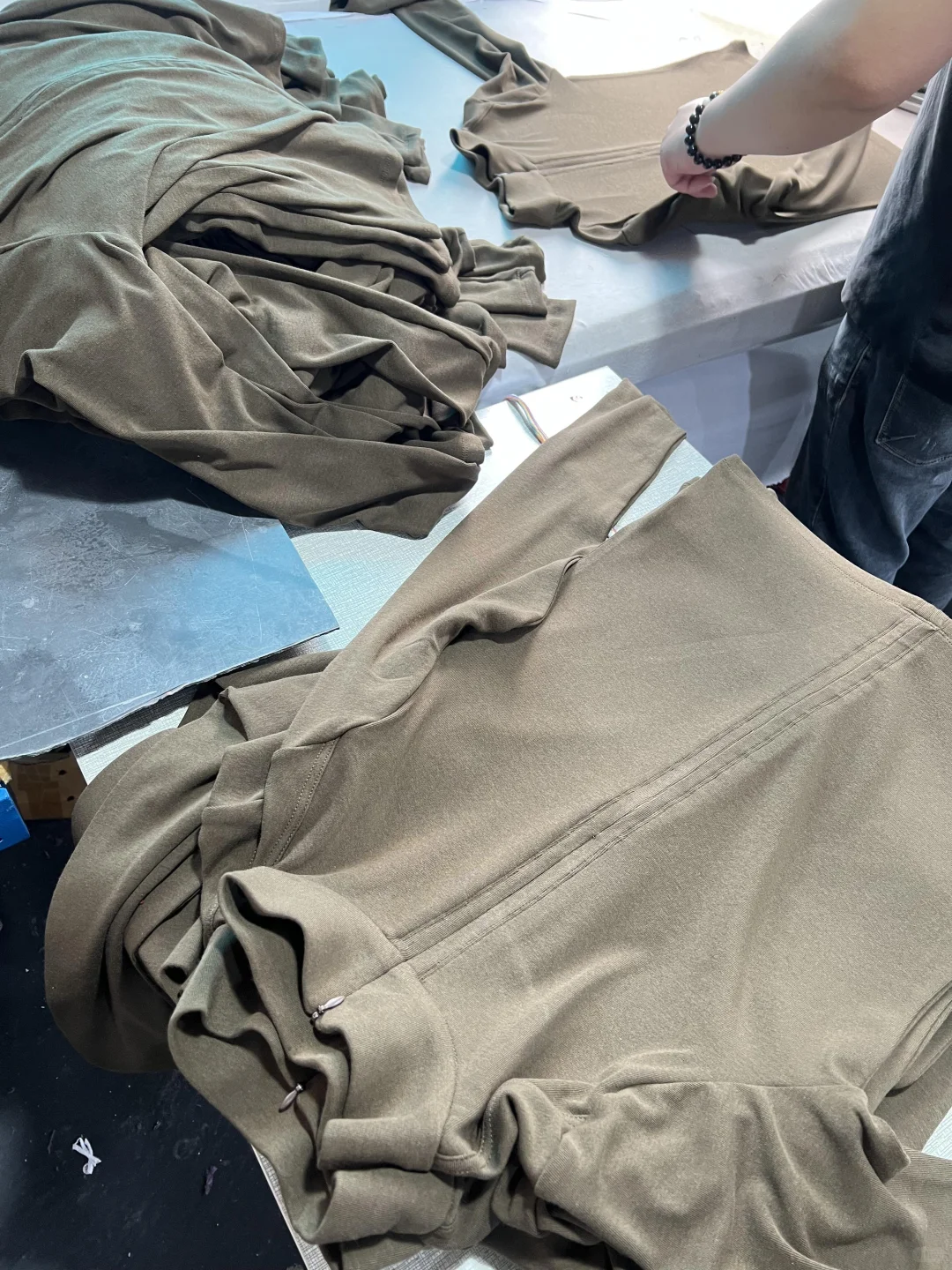 他们家服装厂？