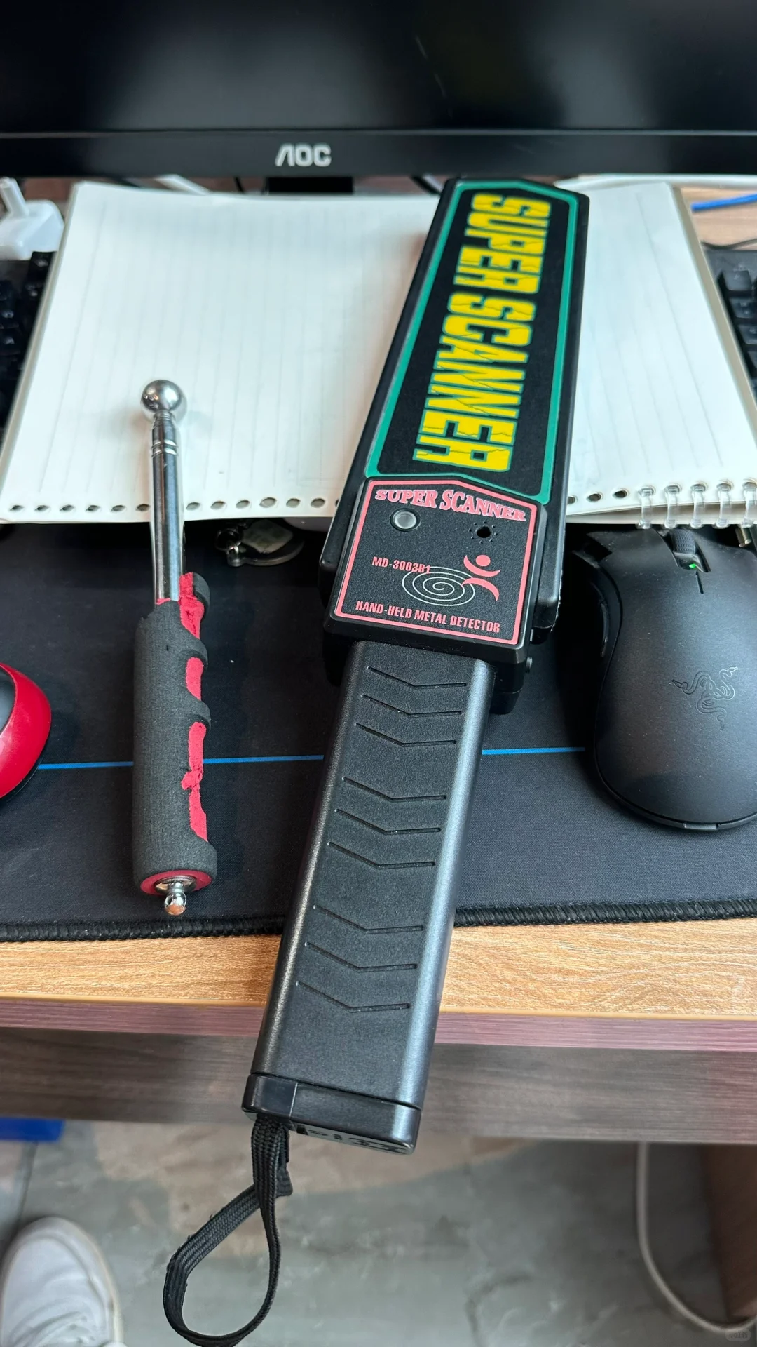 经常被地铁安检人员检查出来的宝剑和甩棍