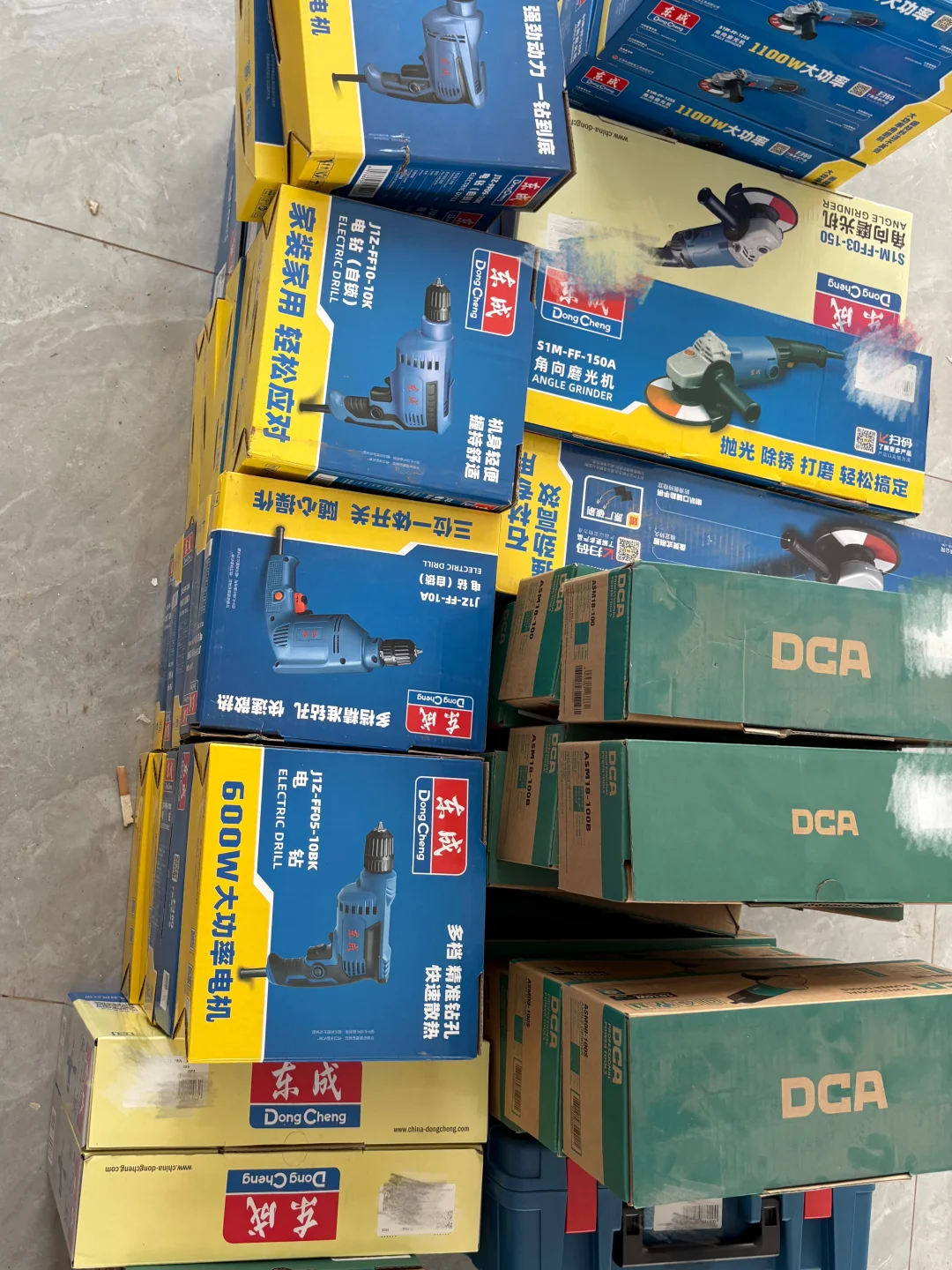 00后勇闯五金机电创业