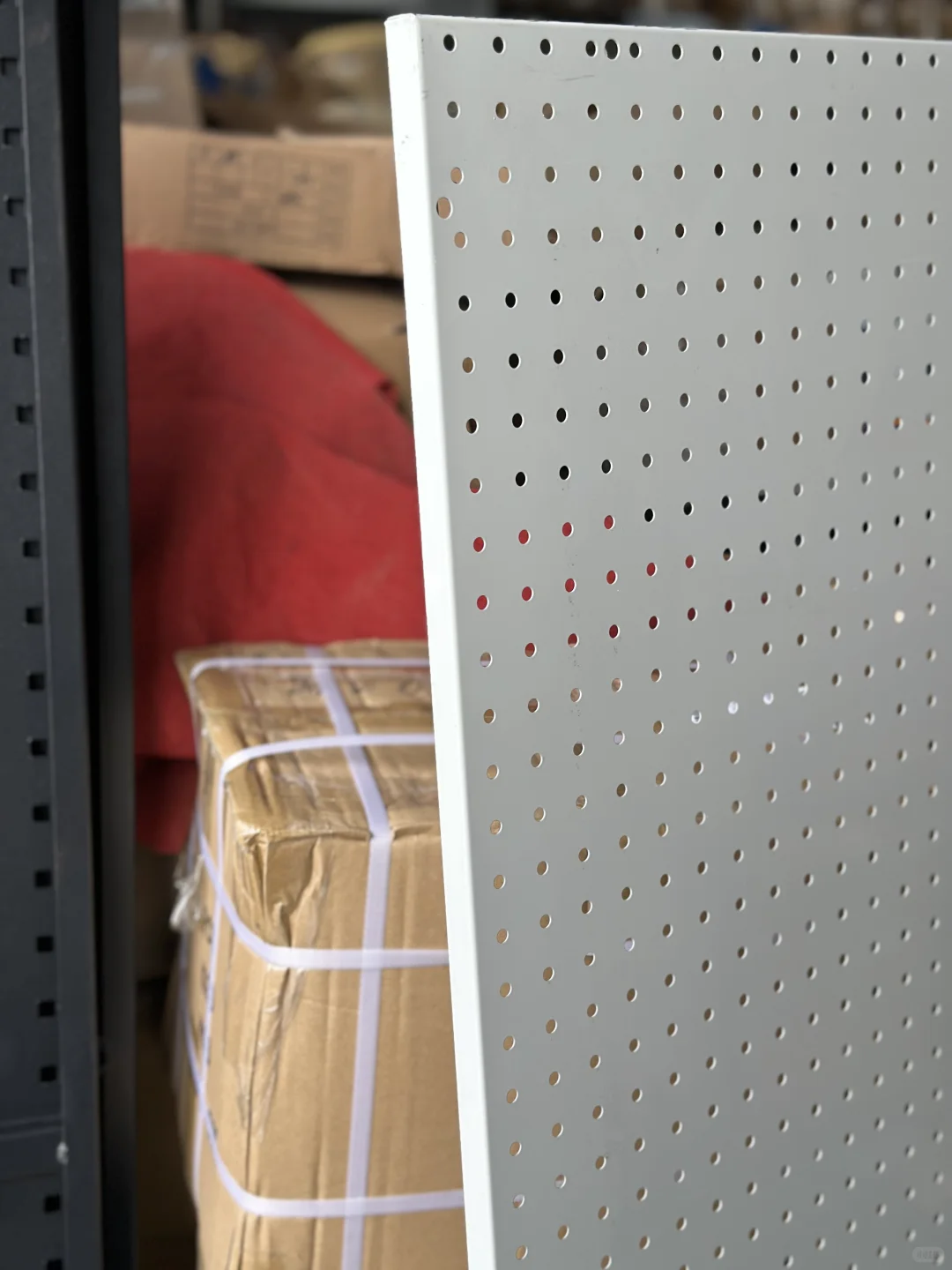 去工厂终于买到了质量好的洞洞板