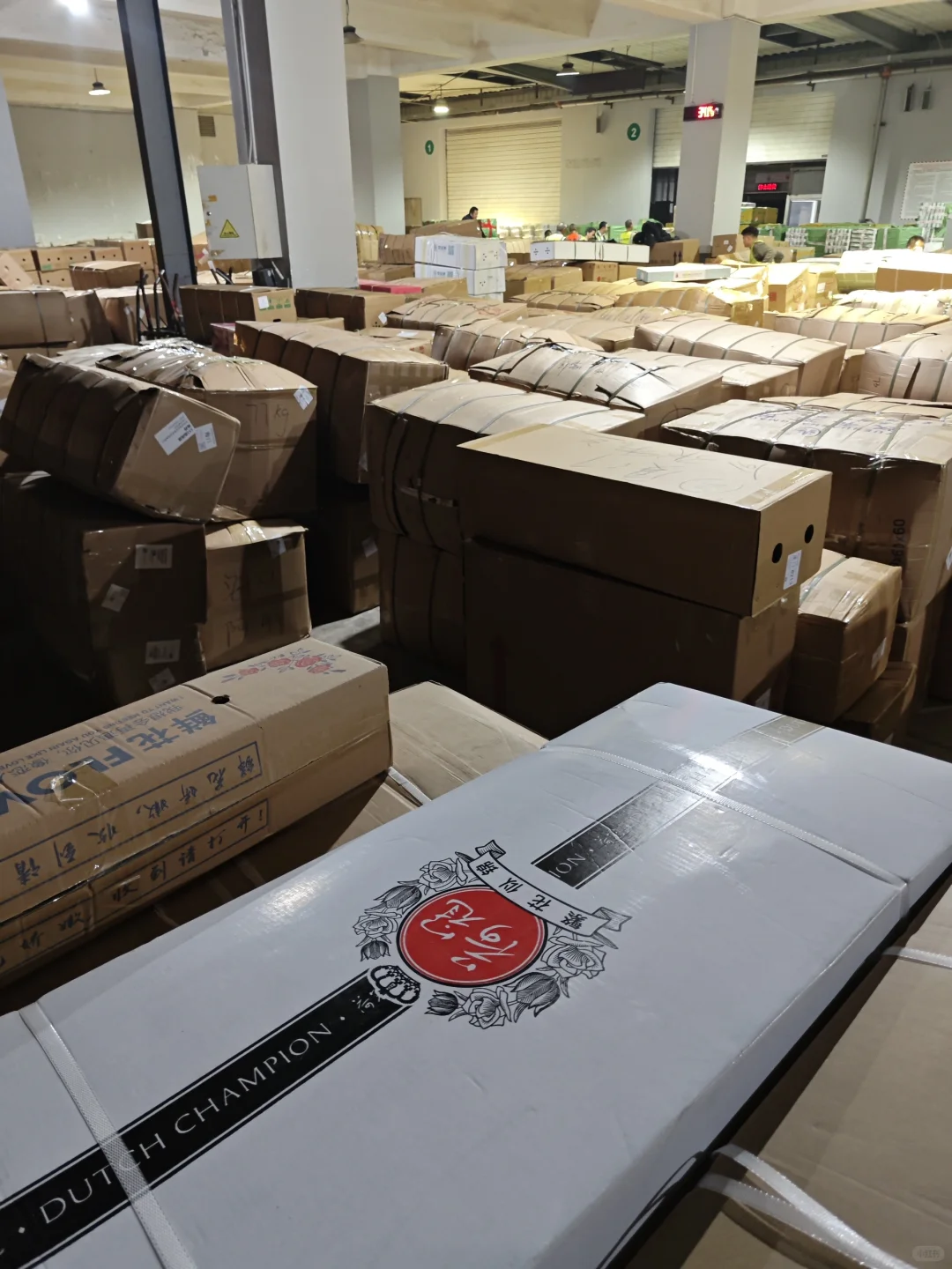 凌晨5点 ｜ 繁忙的昆明机场货运