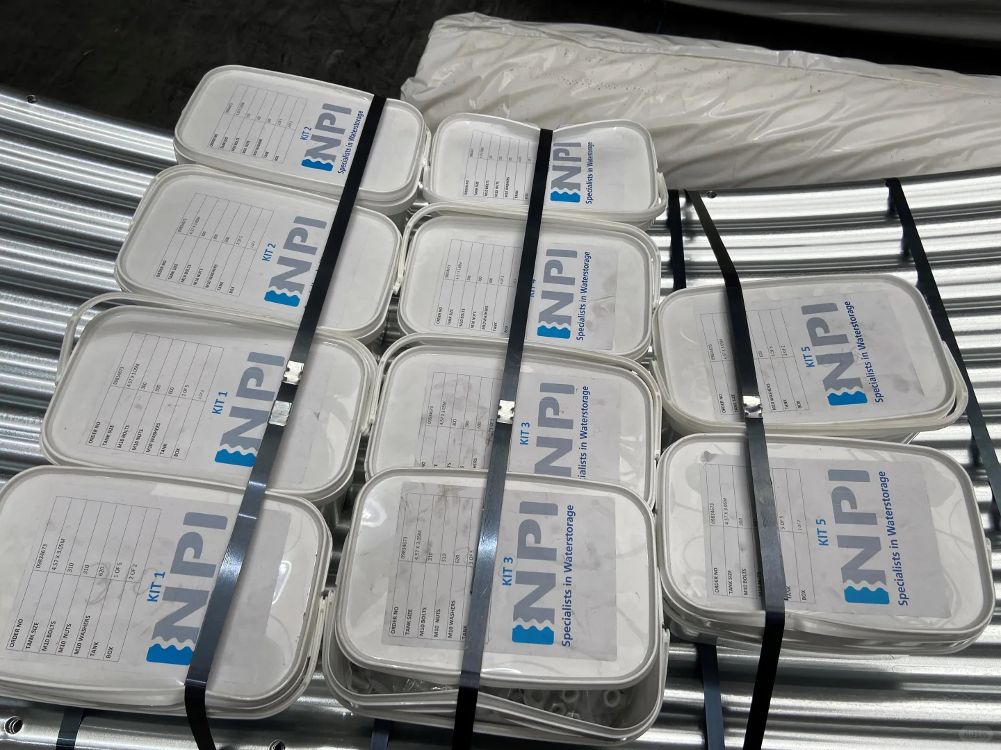 荷兰进口温室波纹水罐