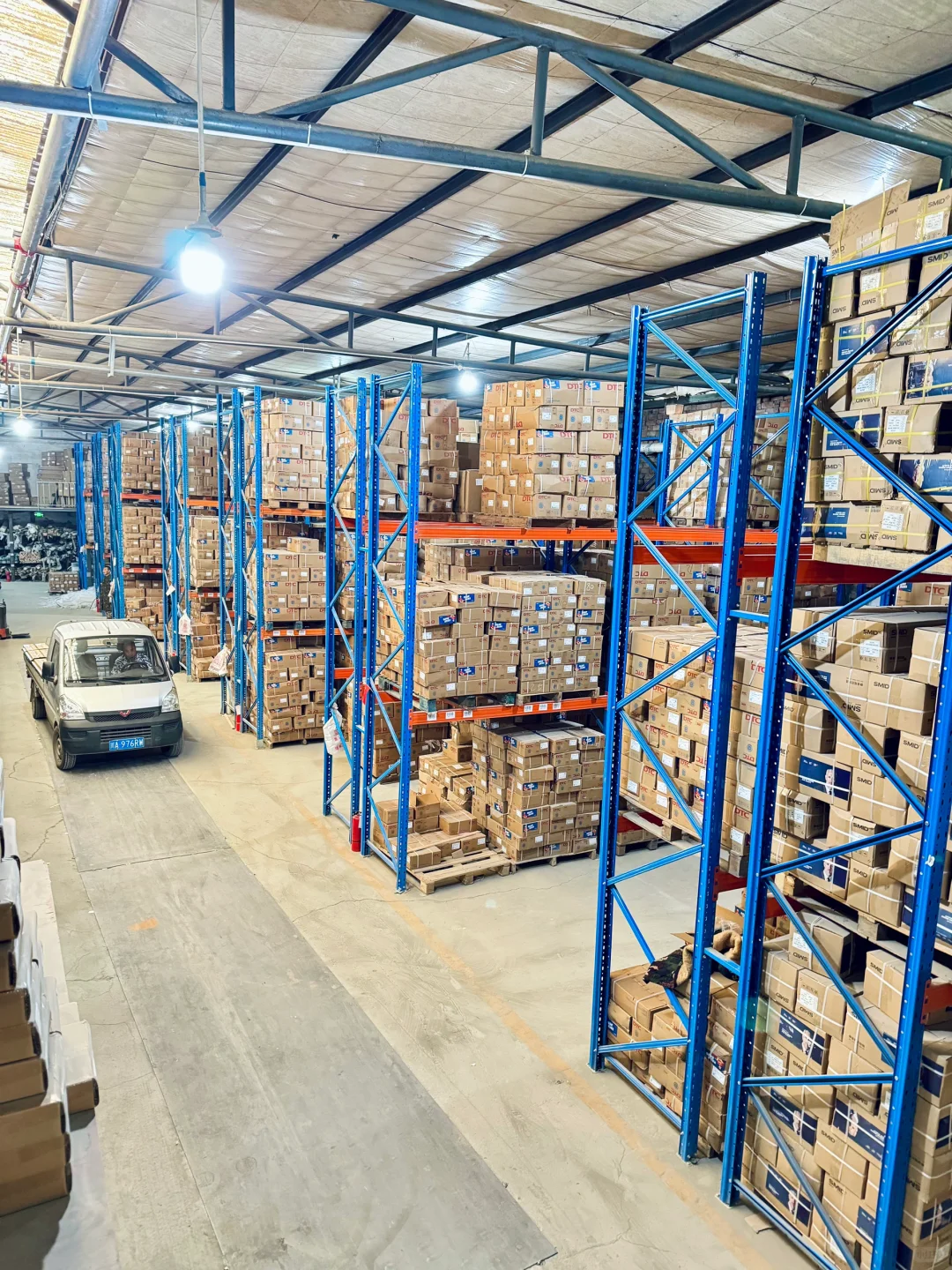 成都-开了19年的五金仓库，大到无法想象