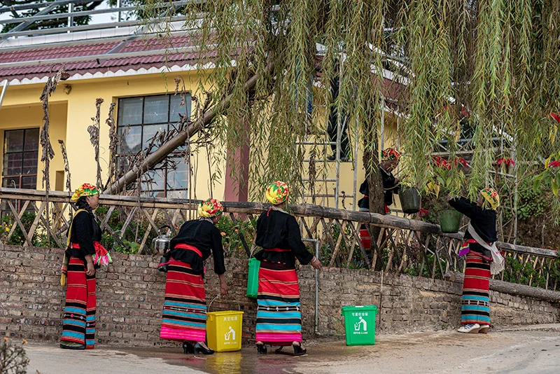 56个民族之佤族——齐心协力盖大房