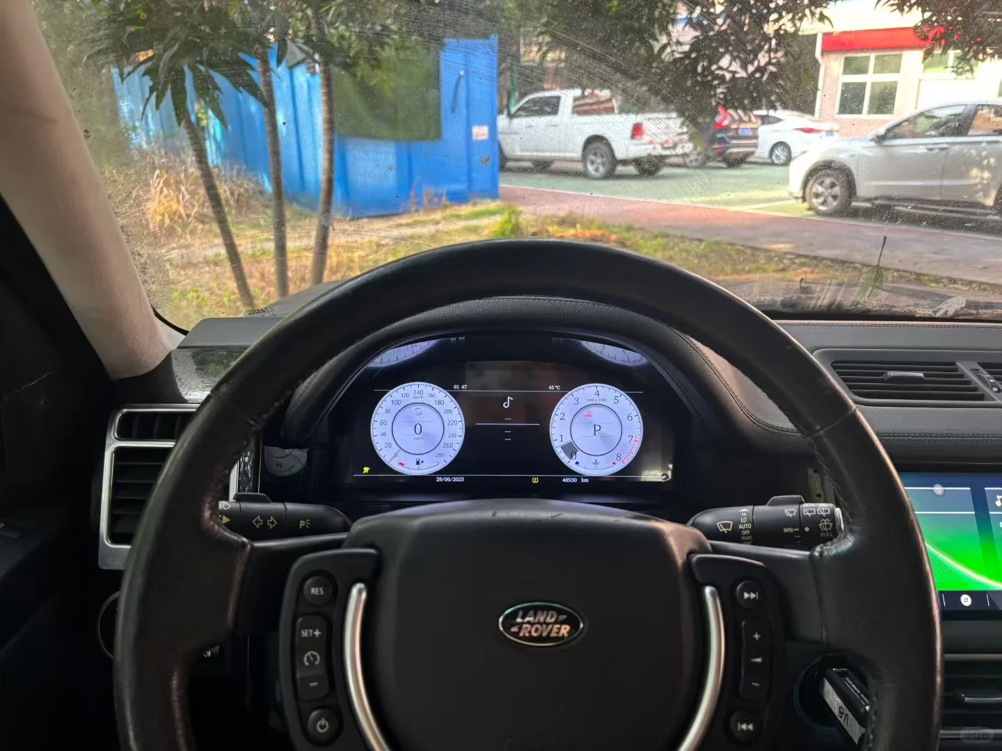 路虎揽胜行政V8 液晶仪表