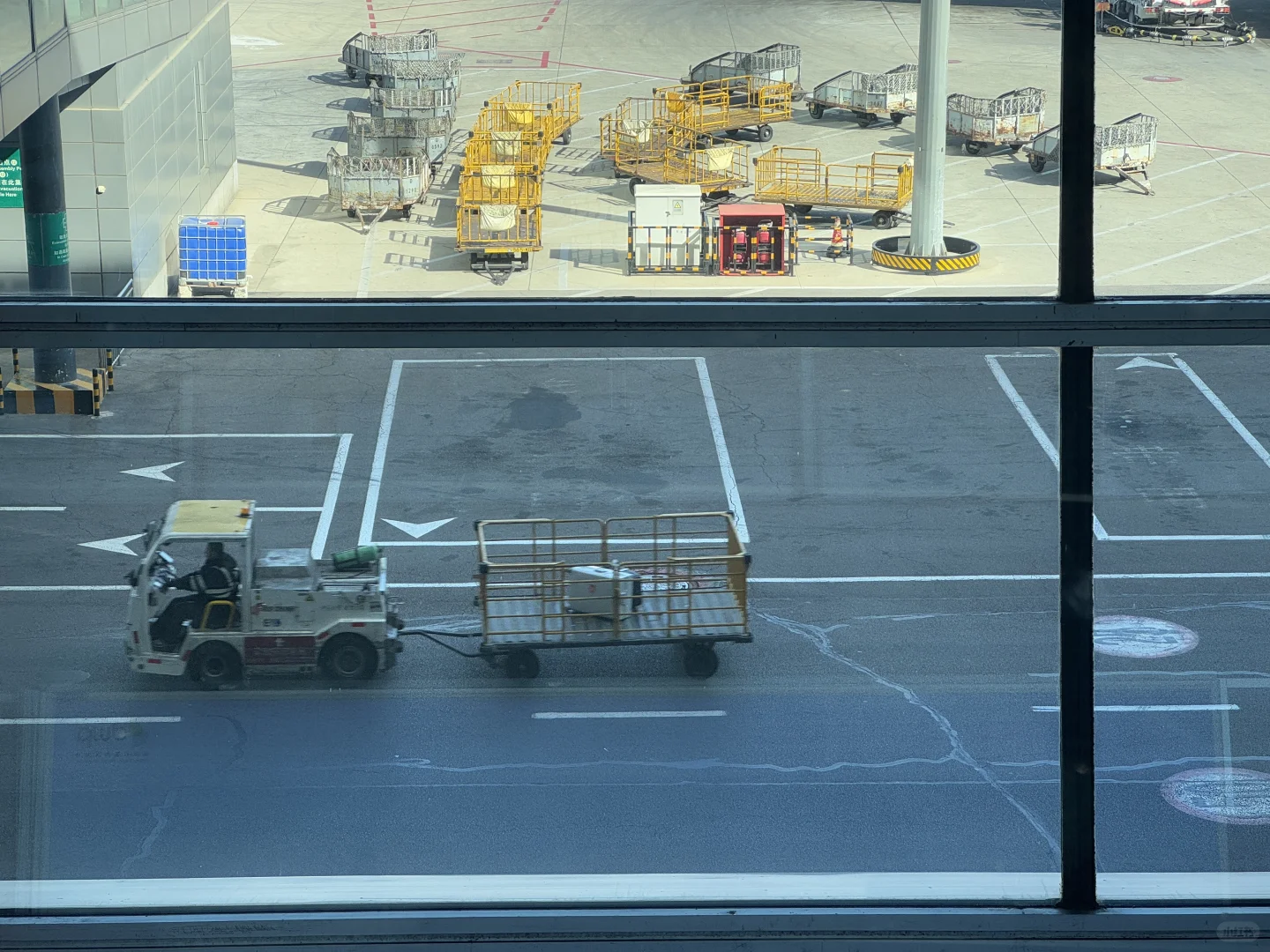 你留意过机场里出现的各种小车?么?