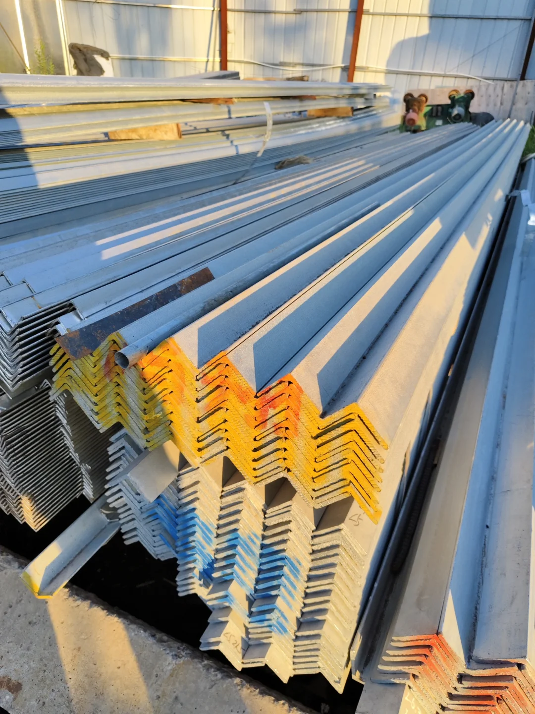 优质钢材，构筑坚固未来。