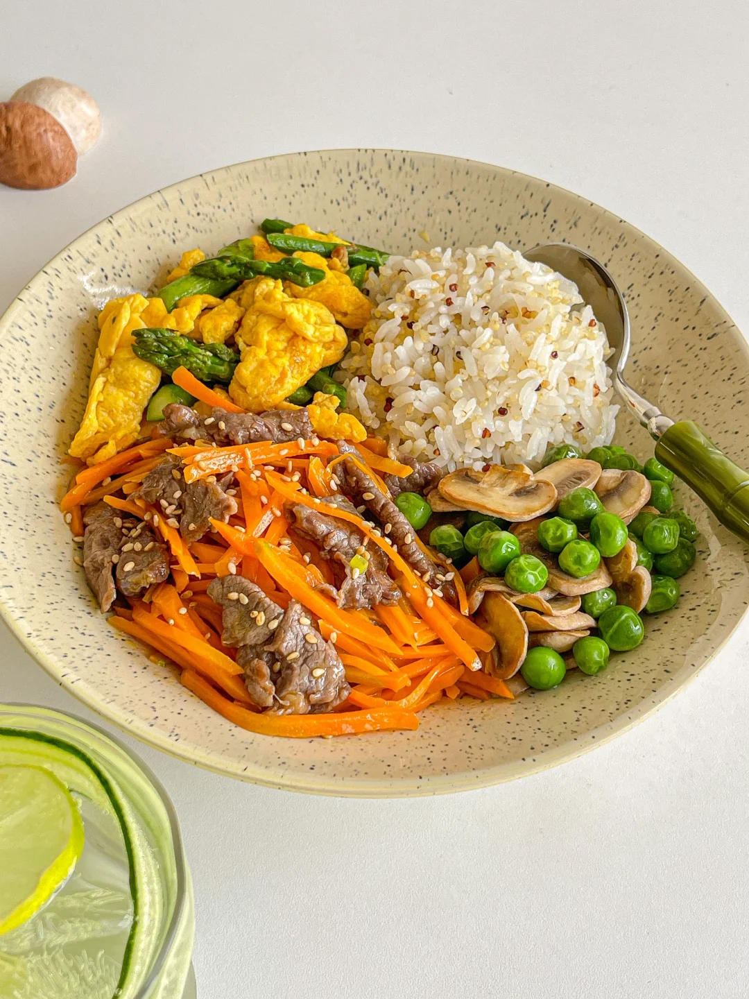 干净饮食?牛肉炒胡萝卜藜麦饭?无糖汽水